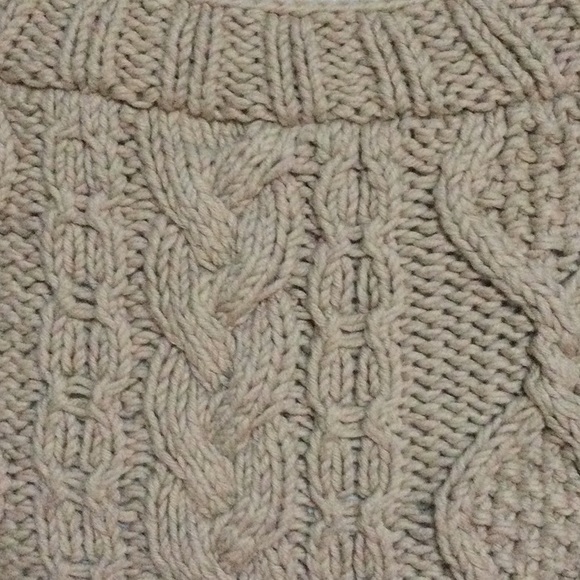 Pure Cable hand knit heavy thick crop sweater - Picture 2 of 5